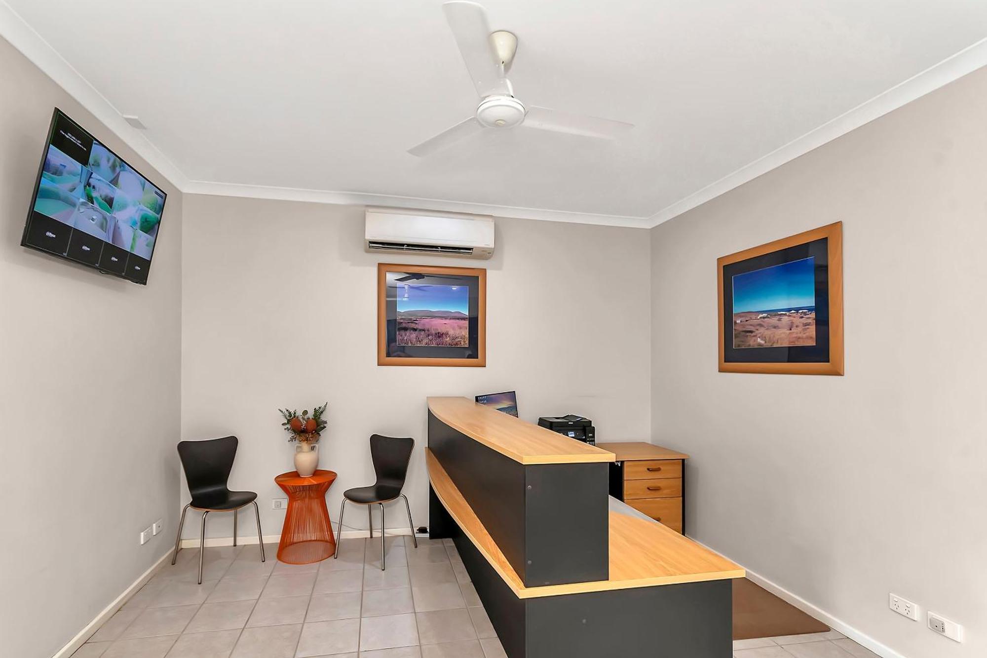 Comfort Inn & Suites Karratha Exterior photo